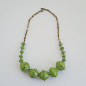 Green hand made design paper bead necklace made out of recycled paper in Uganda by principles of fair trade, ethical and sustainable fashion, empowering women of post war area, by Finnish / Scandinavian brand, Agulu Paper Beads. Eettinen ruohonvihreä käsintehty design kaulakoru, joka on tehty kierrätyspaperista reilun kaupan periaattein työllistämällä kehitysmaan nasia.